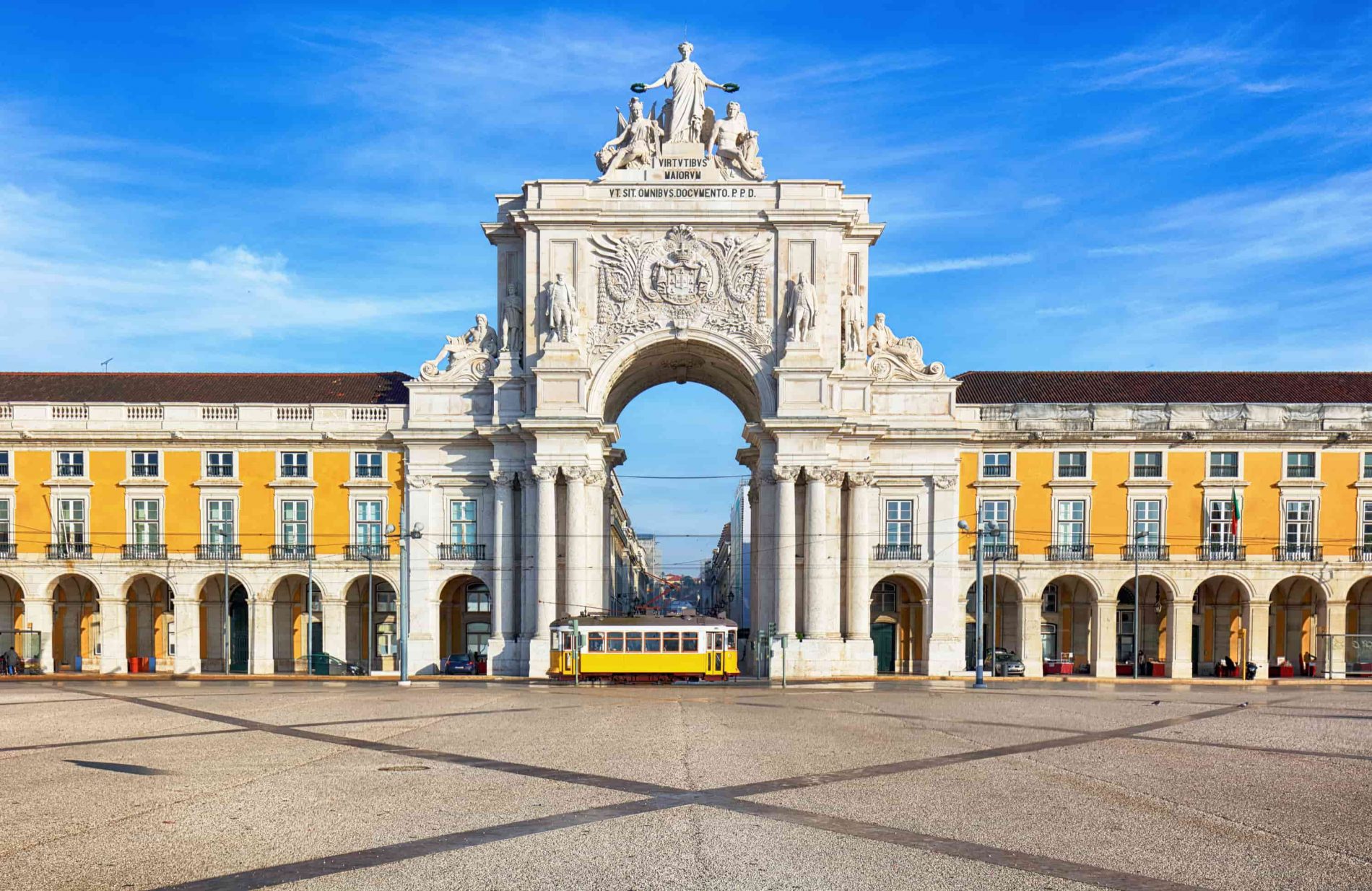 famous square in lisbon        <h3 class=
